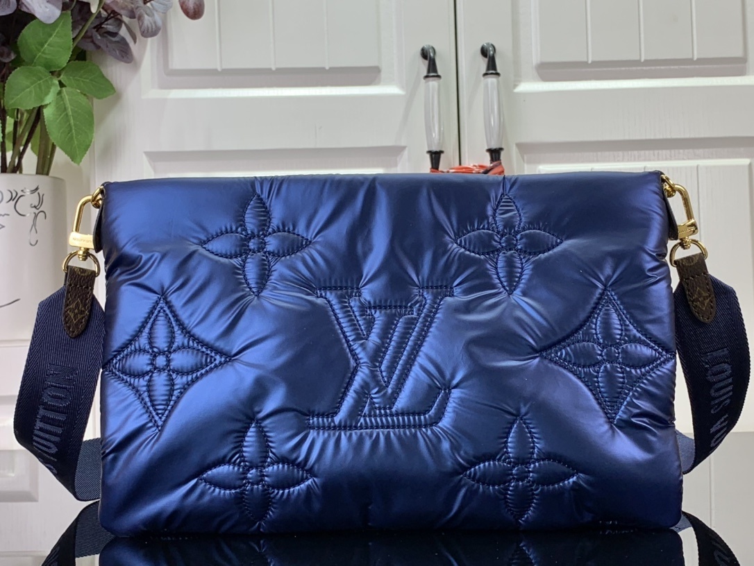 LV Shoulder bag m21057 