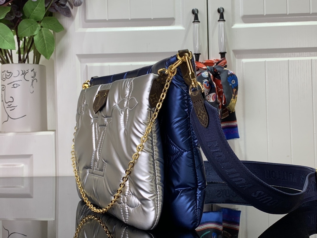 LV Shoulder bag m21057 