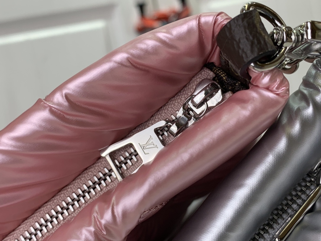 LV Shoulder bag m21057 