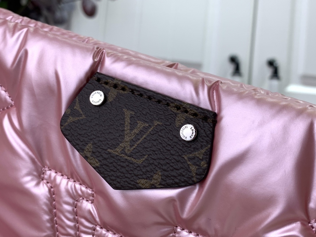 LV Shoulder bag m21057 