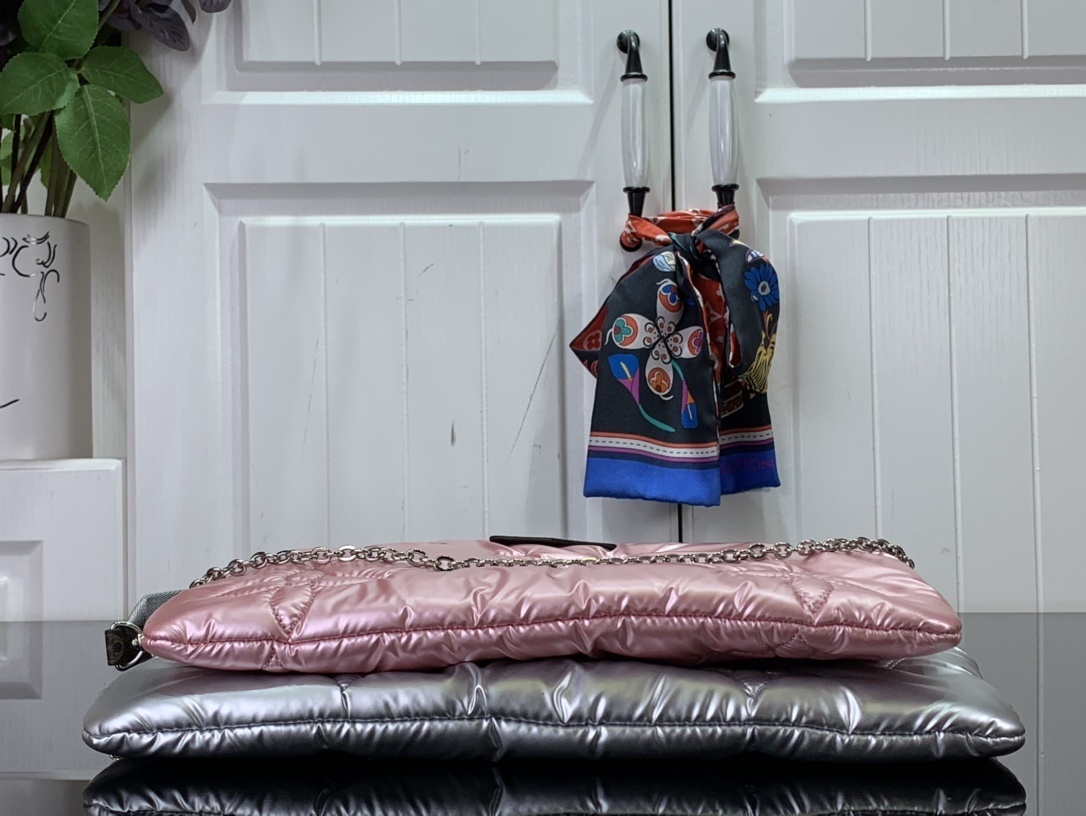 LV Shoulder bag m21057 