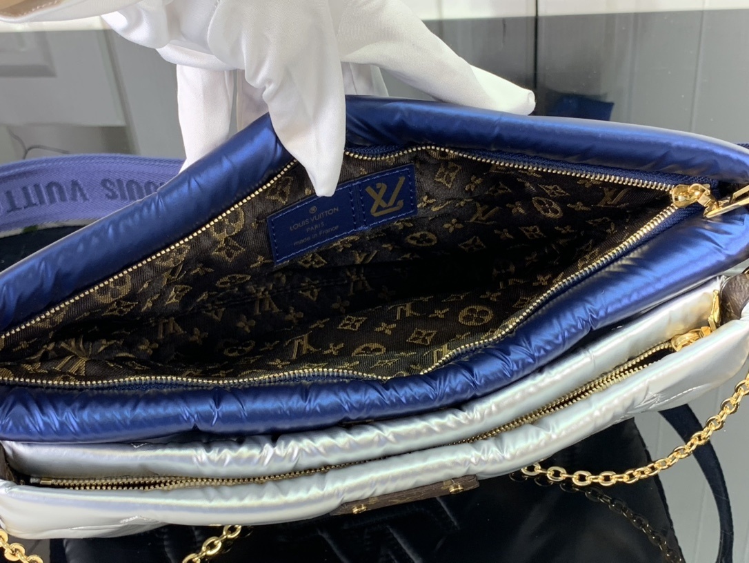 LV Shoulder bag m21057 