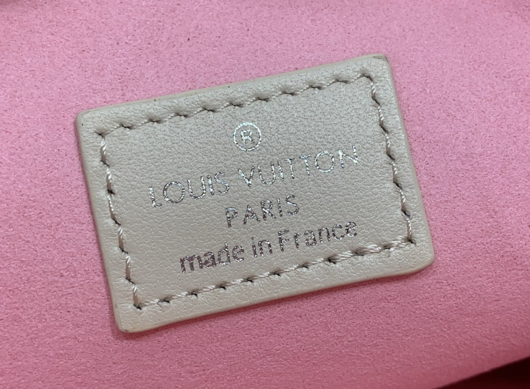 LV Shoulder bag m21157