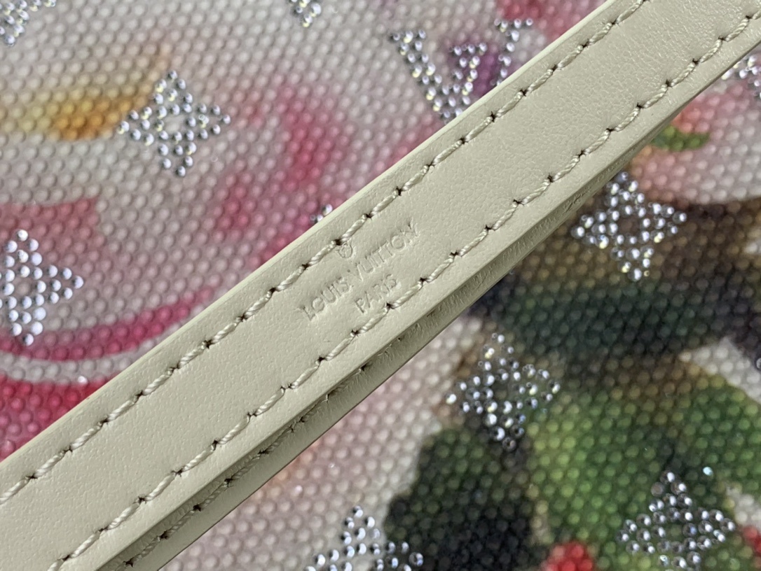 LV Shoulder bag m21157