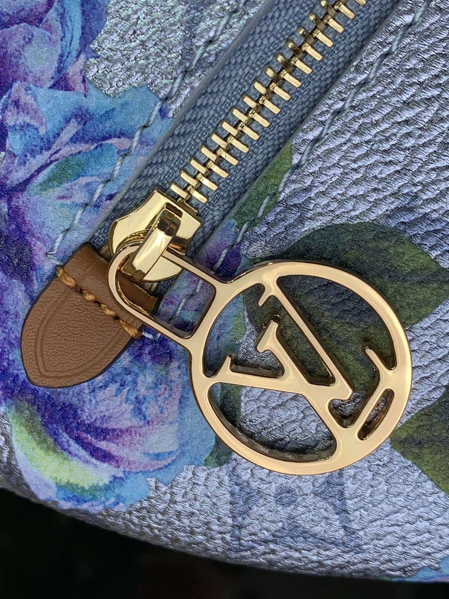 LV Shoulder bag M21183 