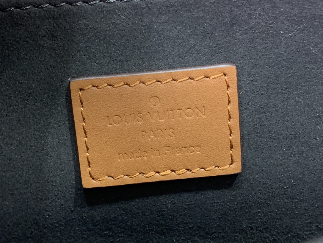 LV Shoulder bag M21266 