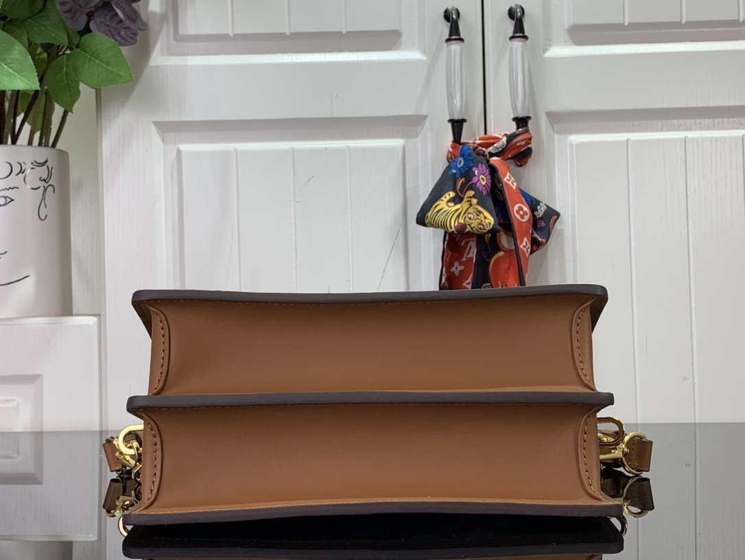 LV Shoulder bag M21266 