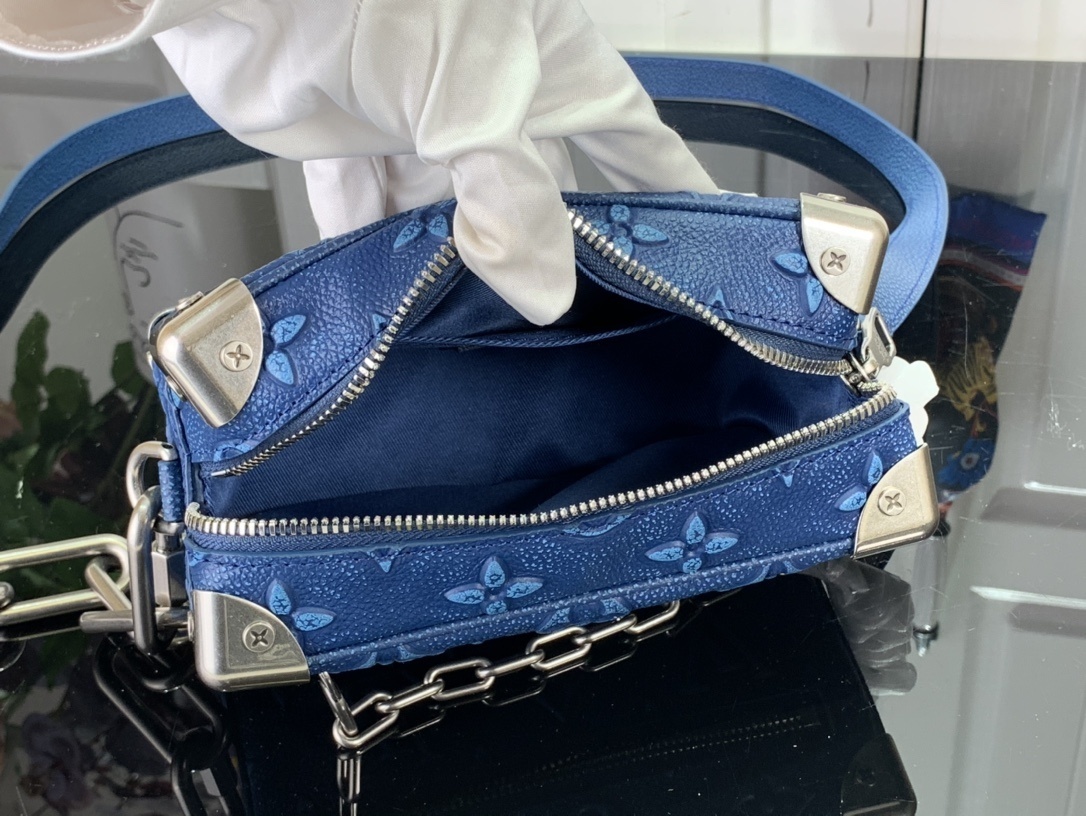 LV Shoulder bag m21368