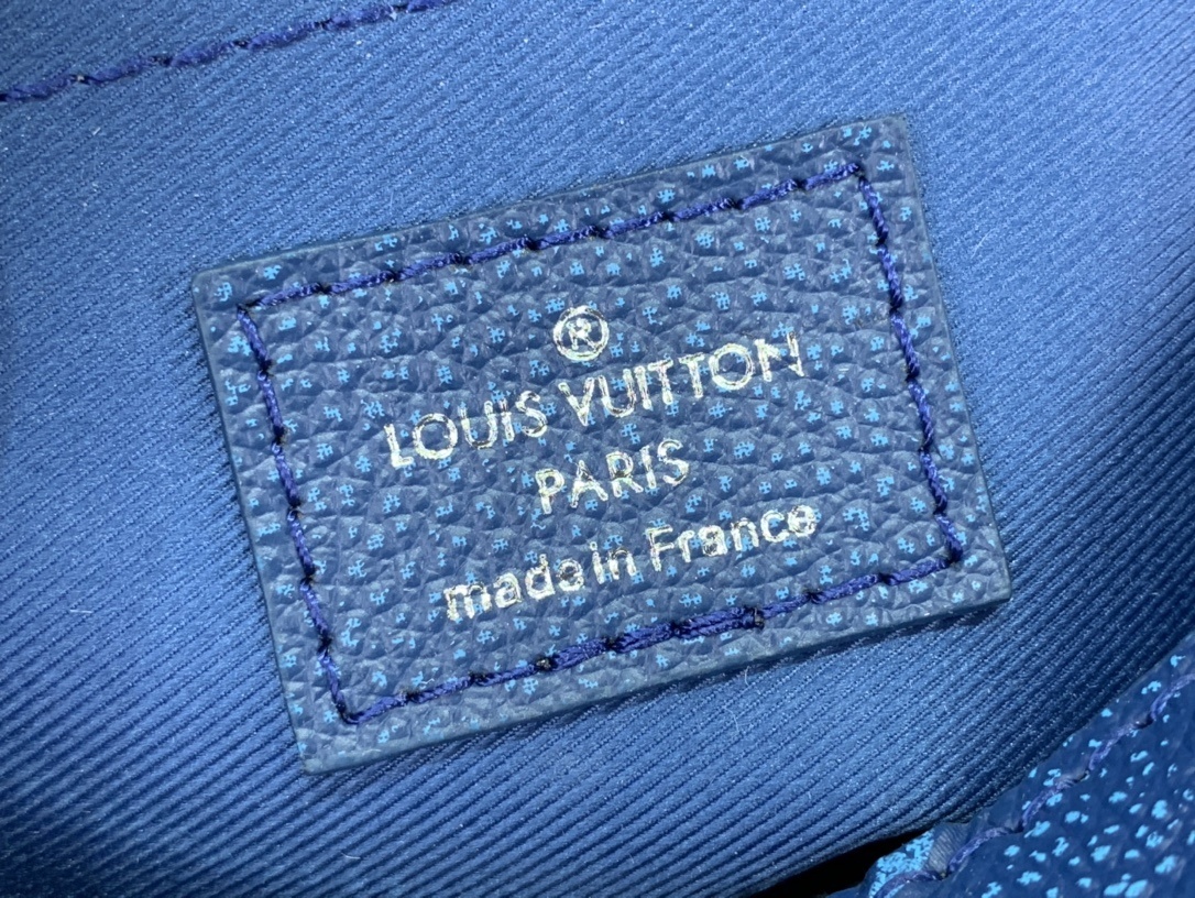 LV Shoulder bag m21368