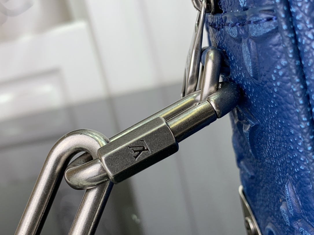 LV Shoulder bag m21368