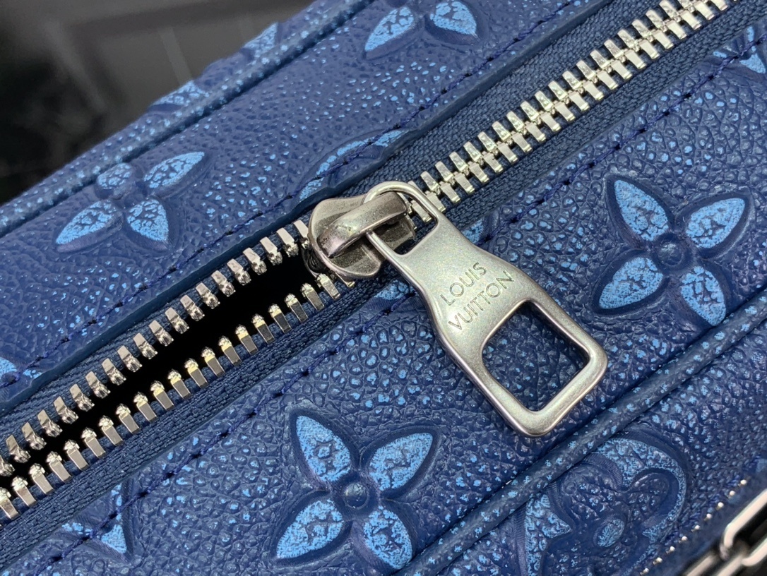 LV Shoulder bag m21368