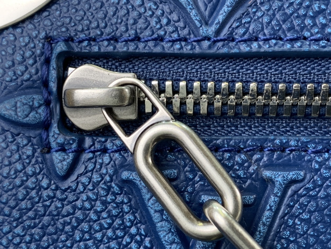 LV Shoulder bag m21368