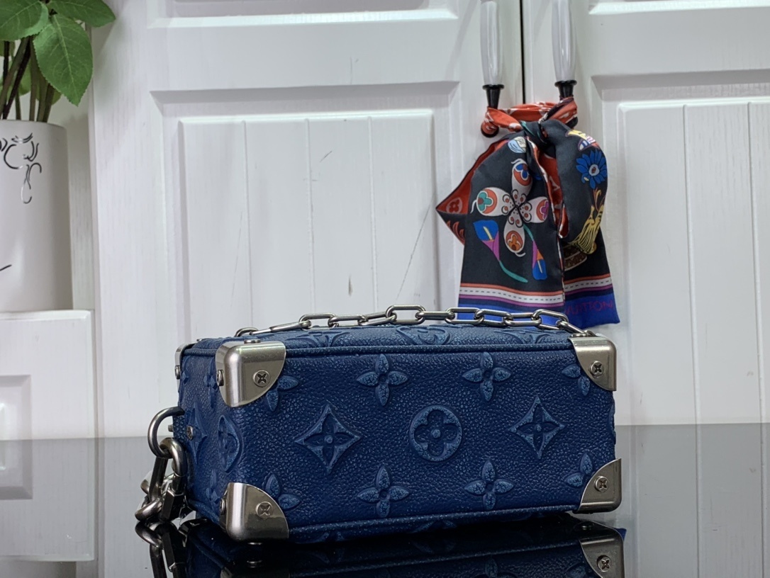 LV Shoulder bag m21368