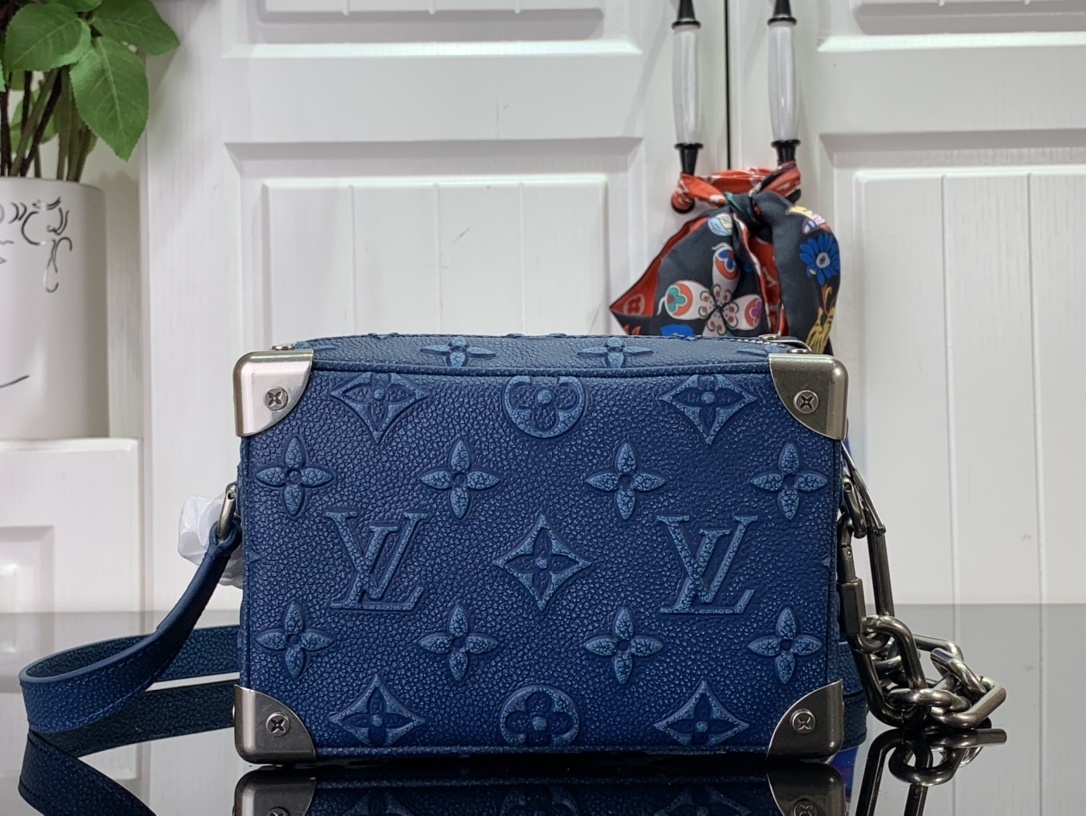 LV Shoulder bag m21368