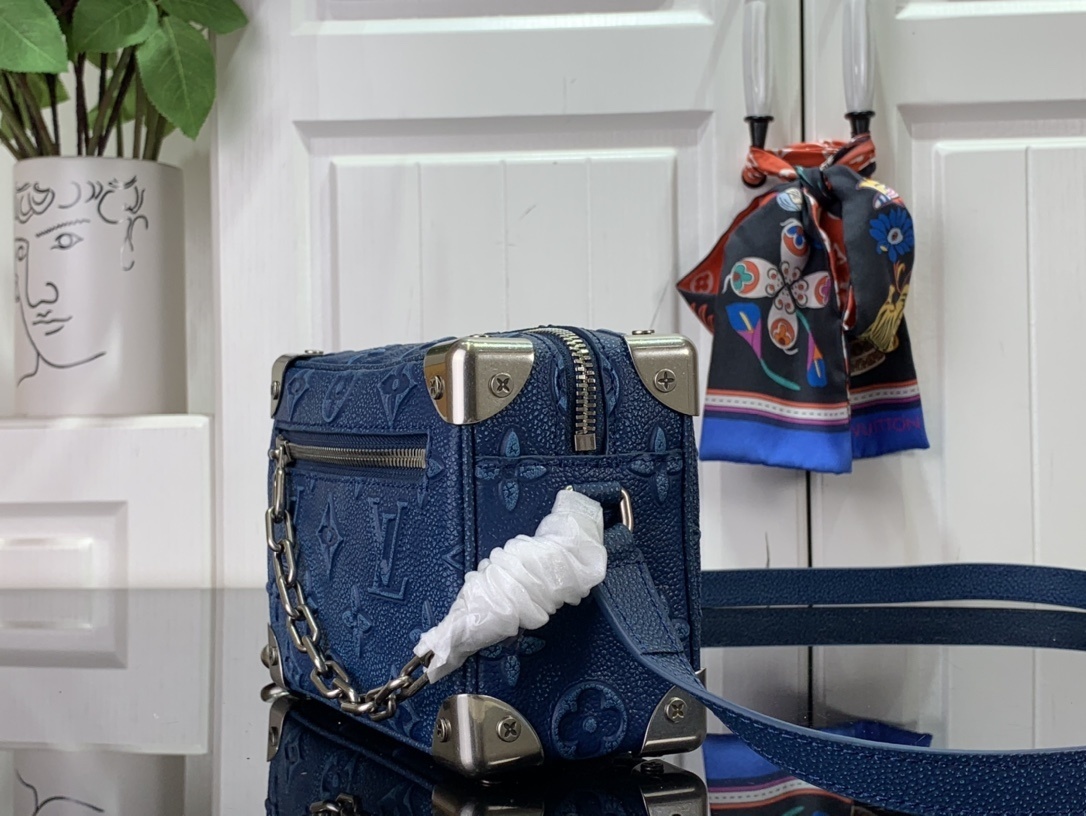 LV Shoulder bag m21368