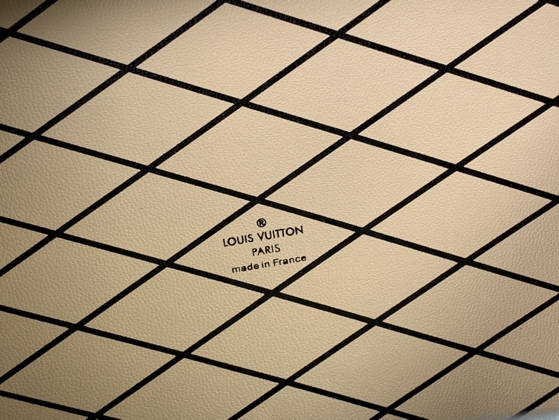 LV Shoulder bag m21462