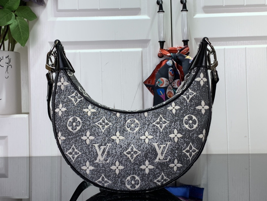 LV Shoulder bag m21752 81098 