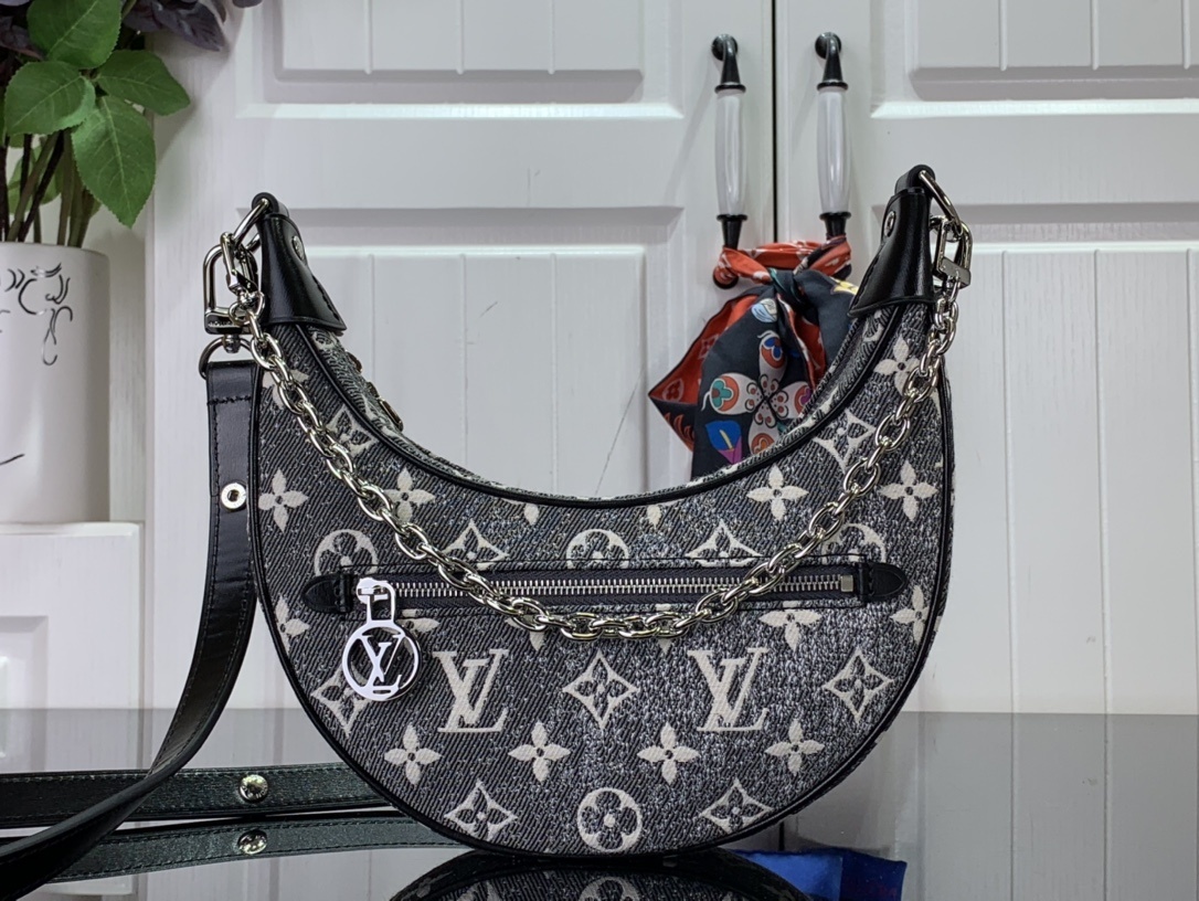 LV Shoulder bag m21752 81098 