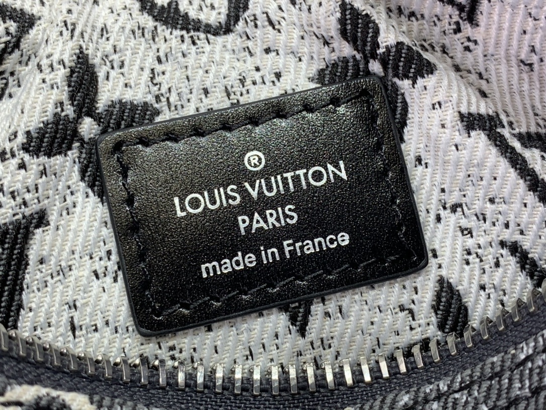 LV Shoulder bag m21752 81098 