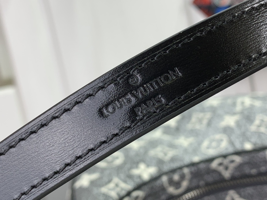 LV Shoulder bag m21752 81098 