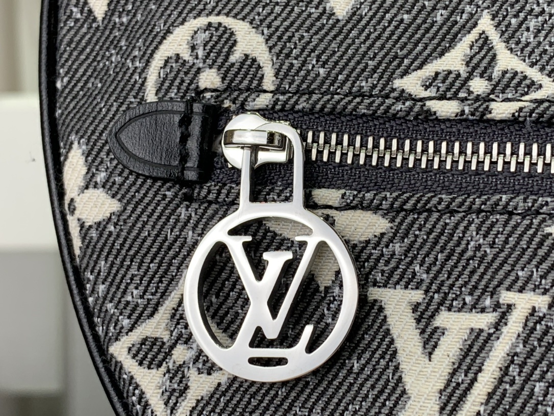 LV Shoulder bag m21752 81098 