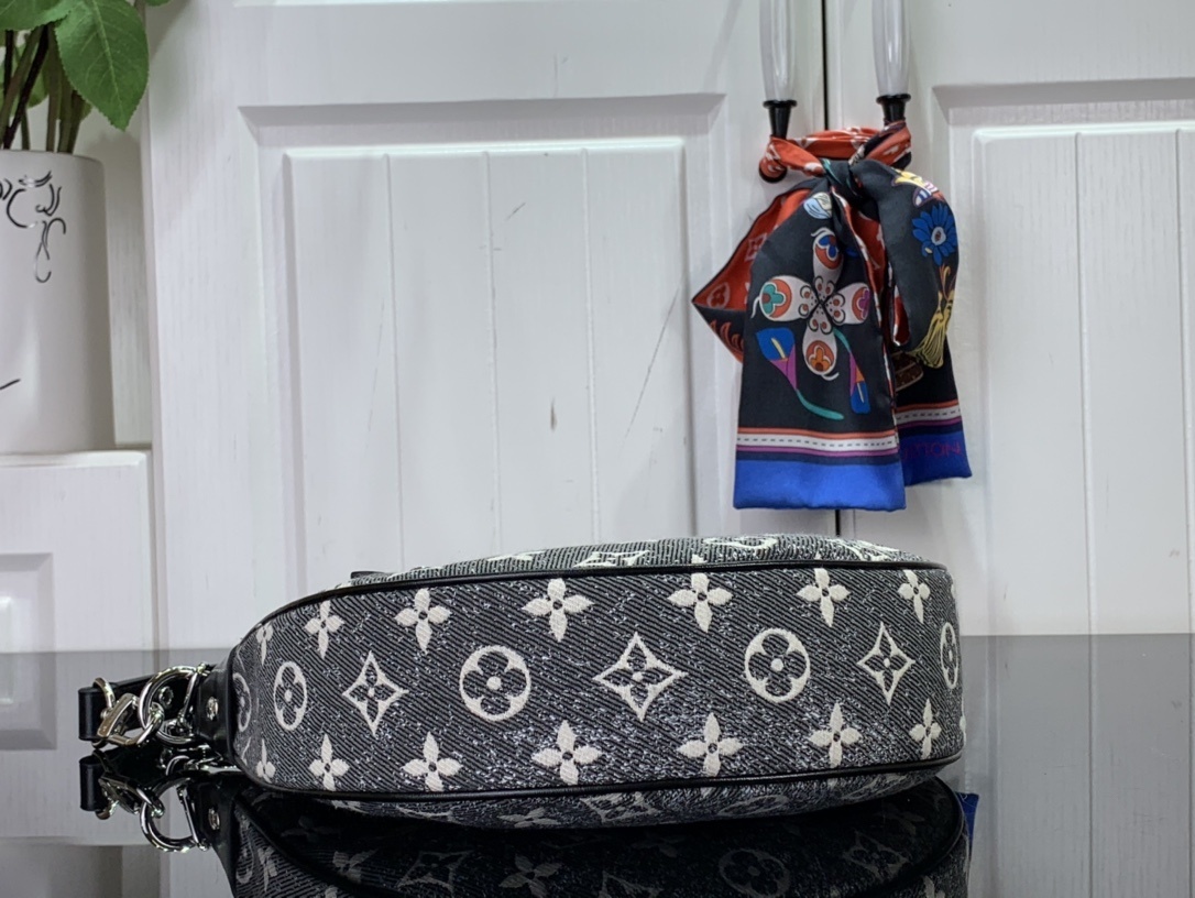 LV Shoulder bag m21752 81098 