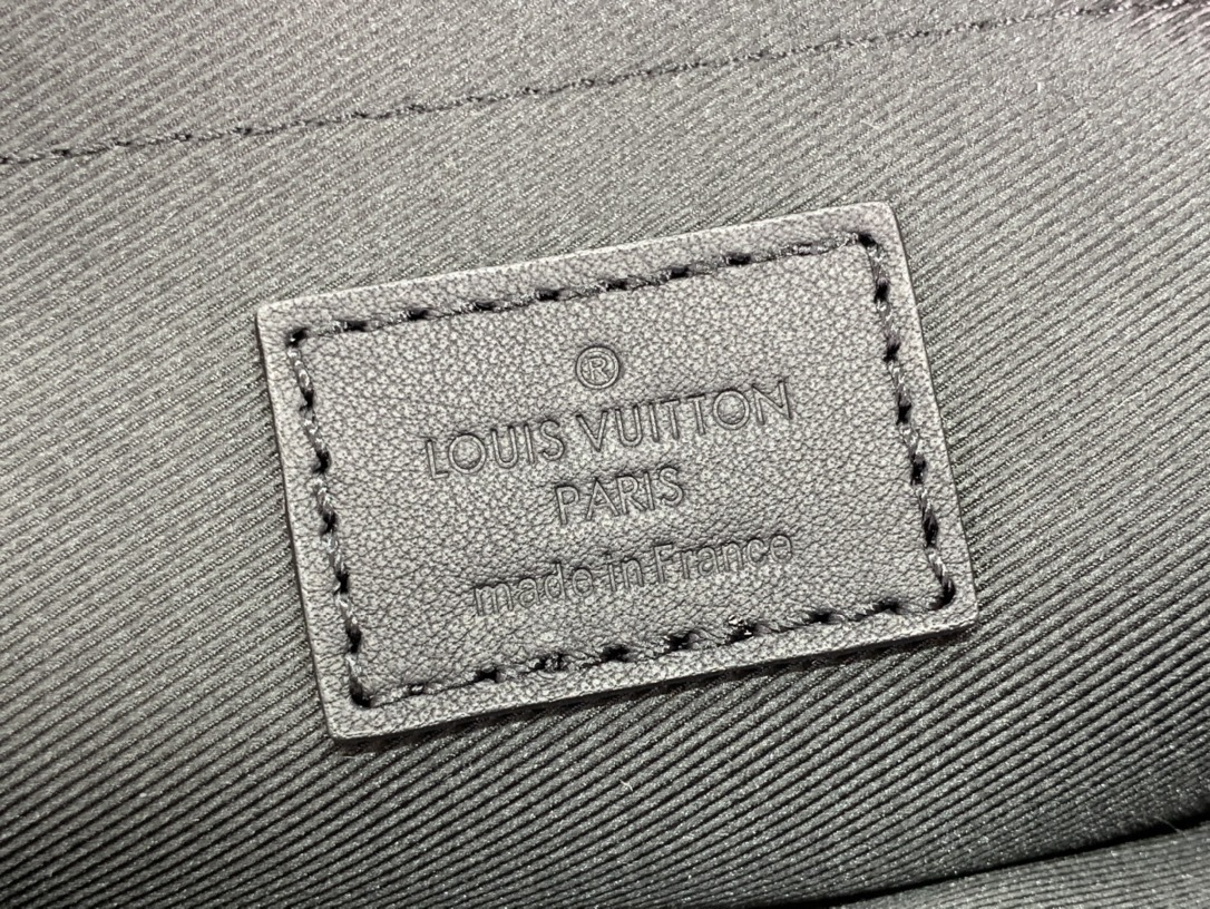 LV Shoulder bag m22482 