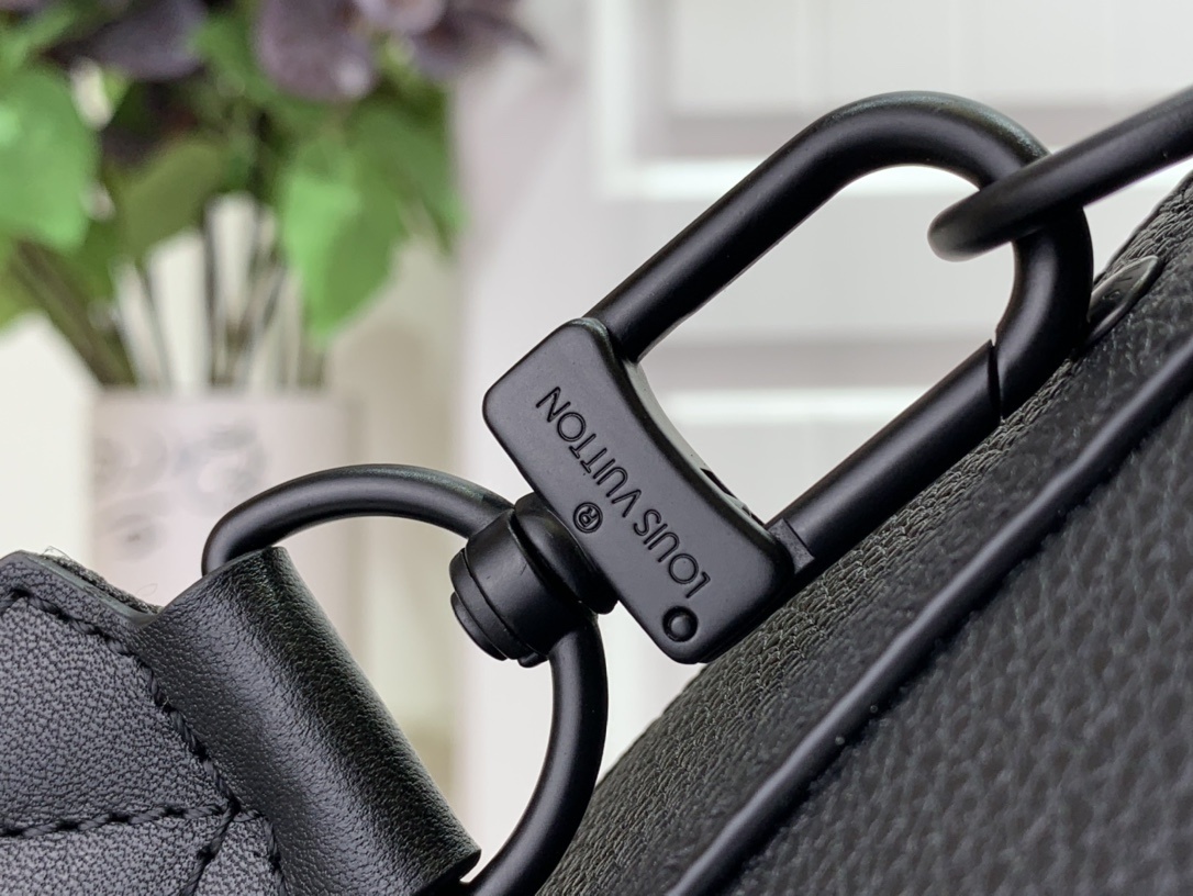 LV Shoulder bag m22482 