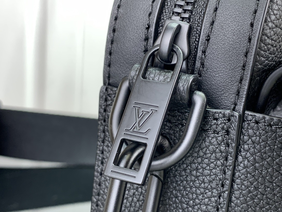 LV Shoulder bag m22482 