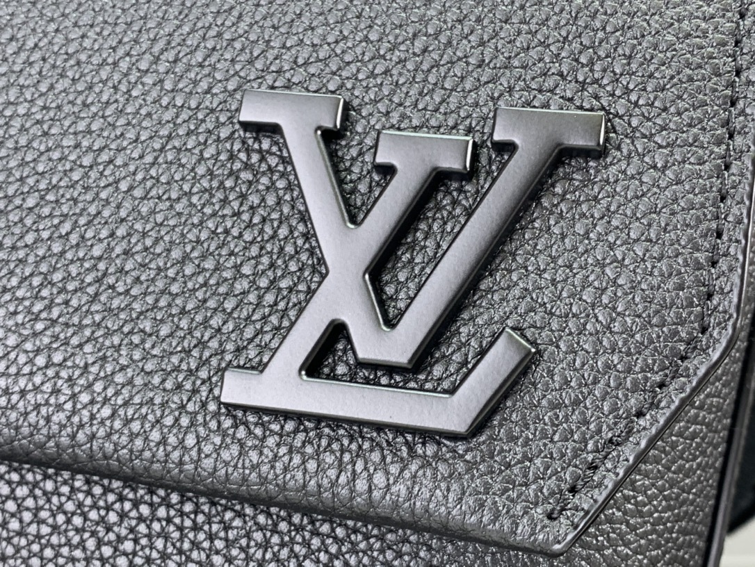 LV Shoulder bag m22482 
