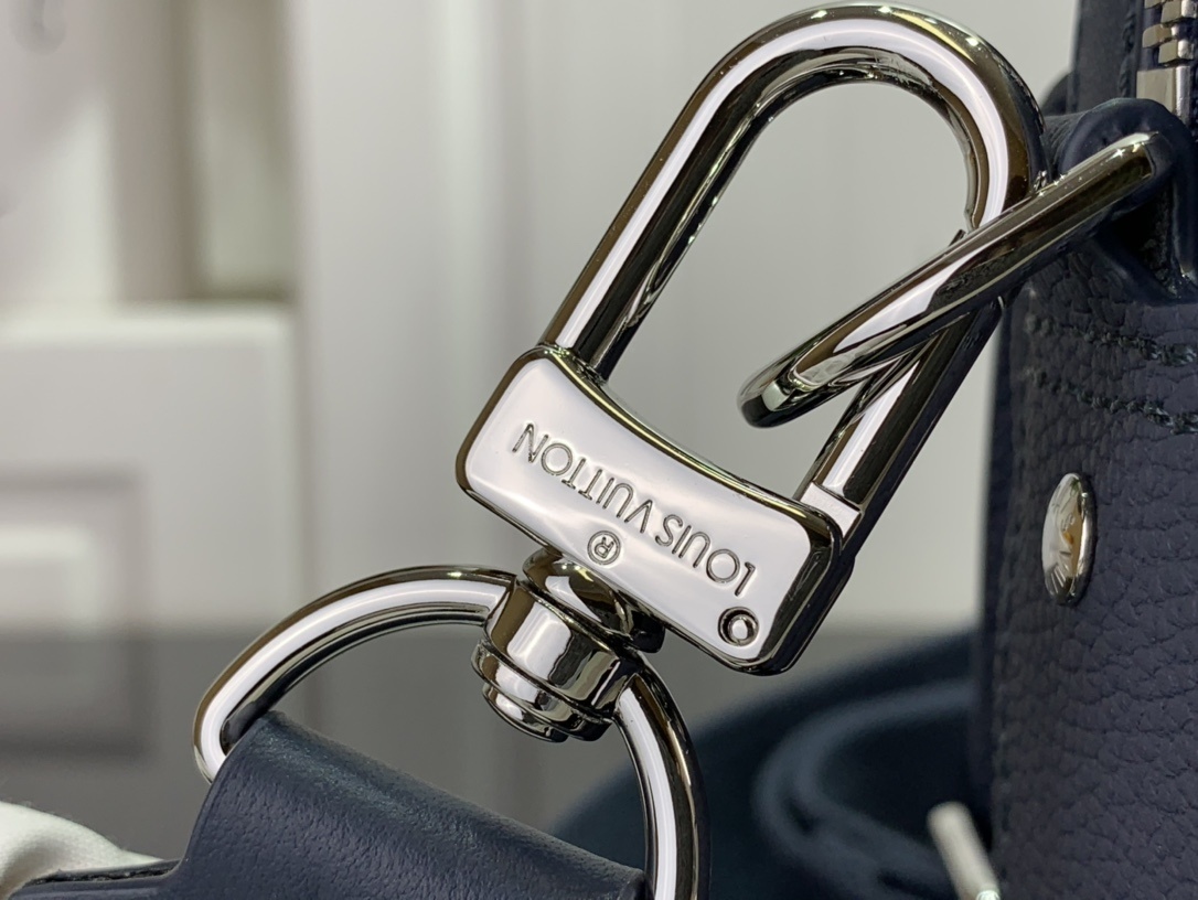 LV Shoulder bag m22482 