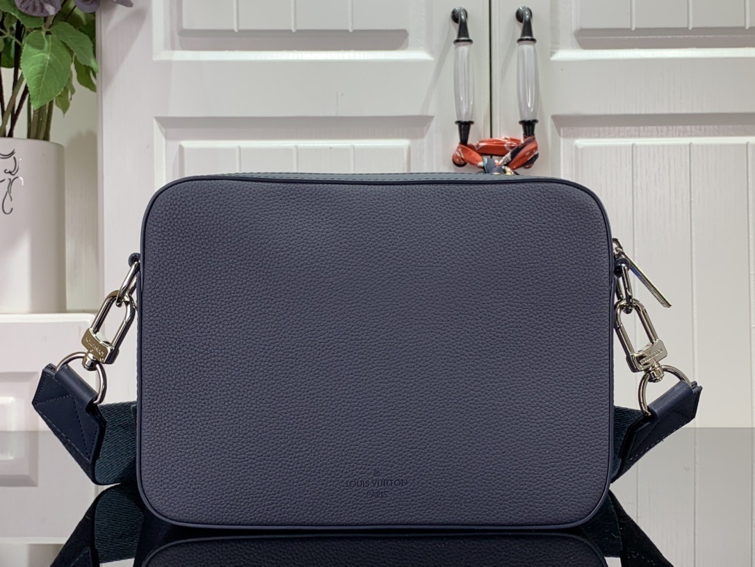 LV Shoulder bag m22482 