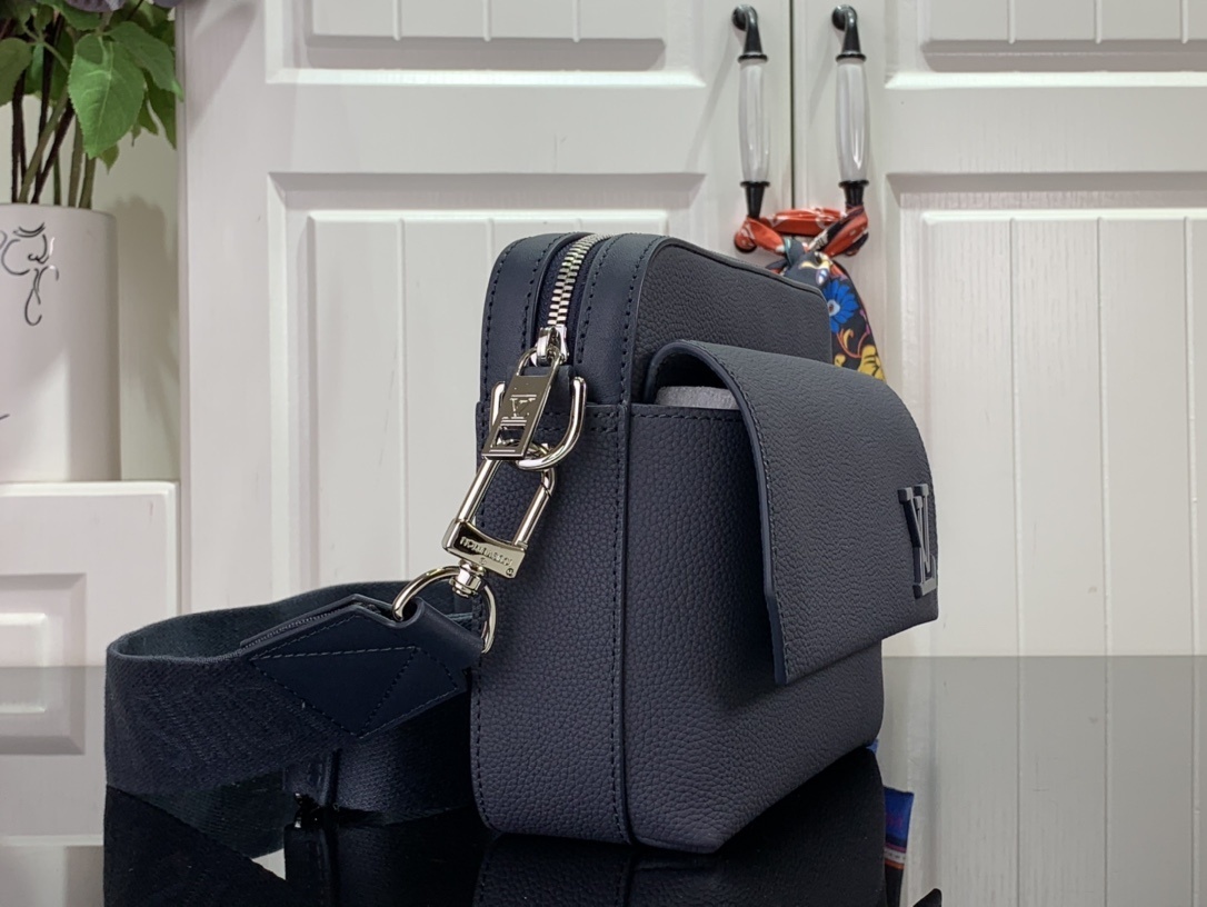 LV Shoulder bag m22482 