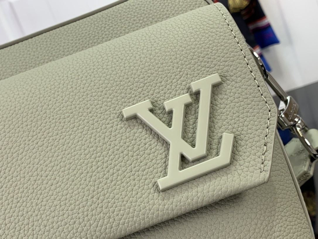LV Shoulder bag m22482 