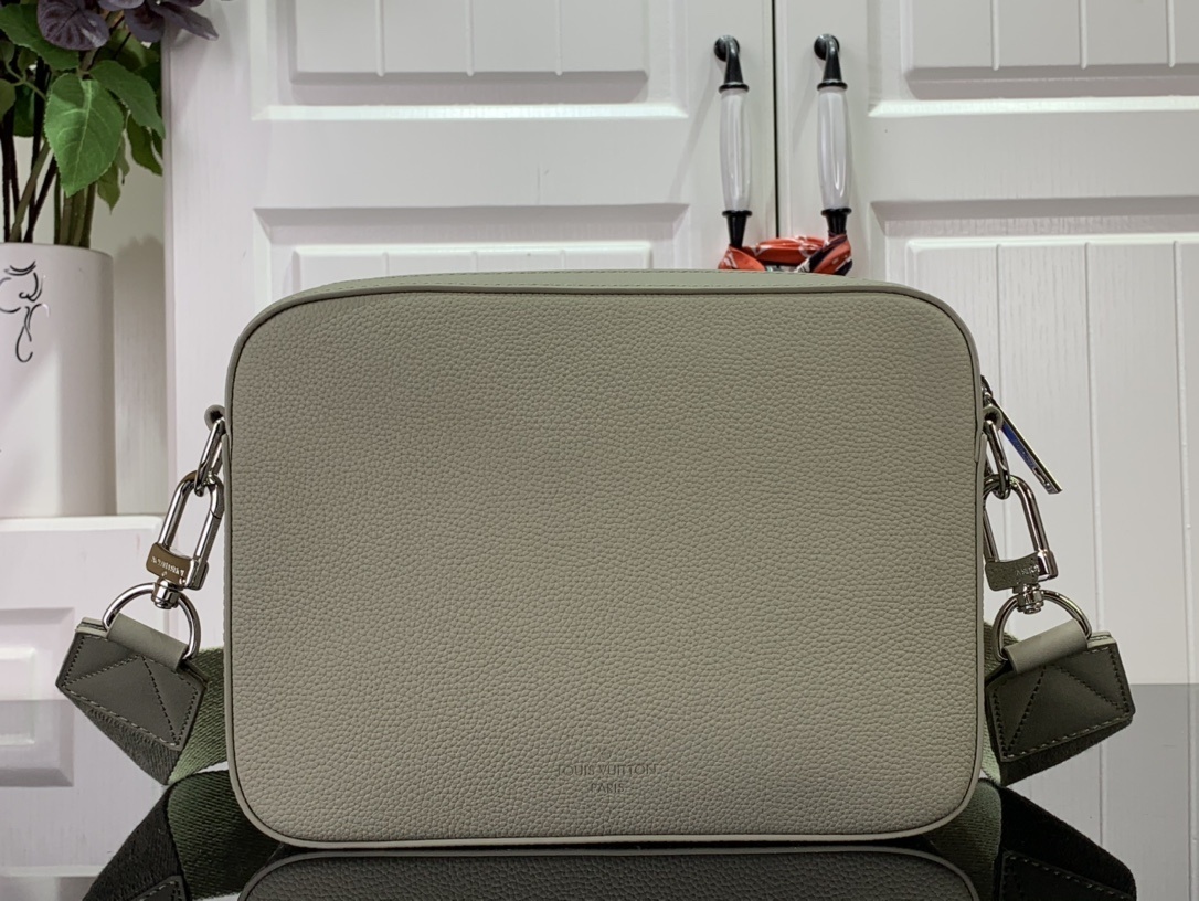 LV Shoulder bag m22482 