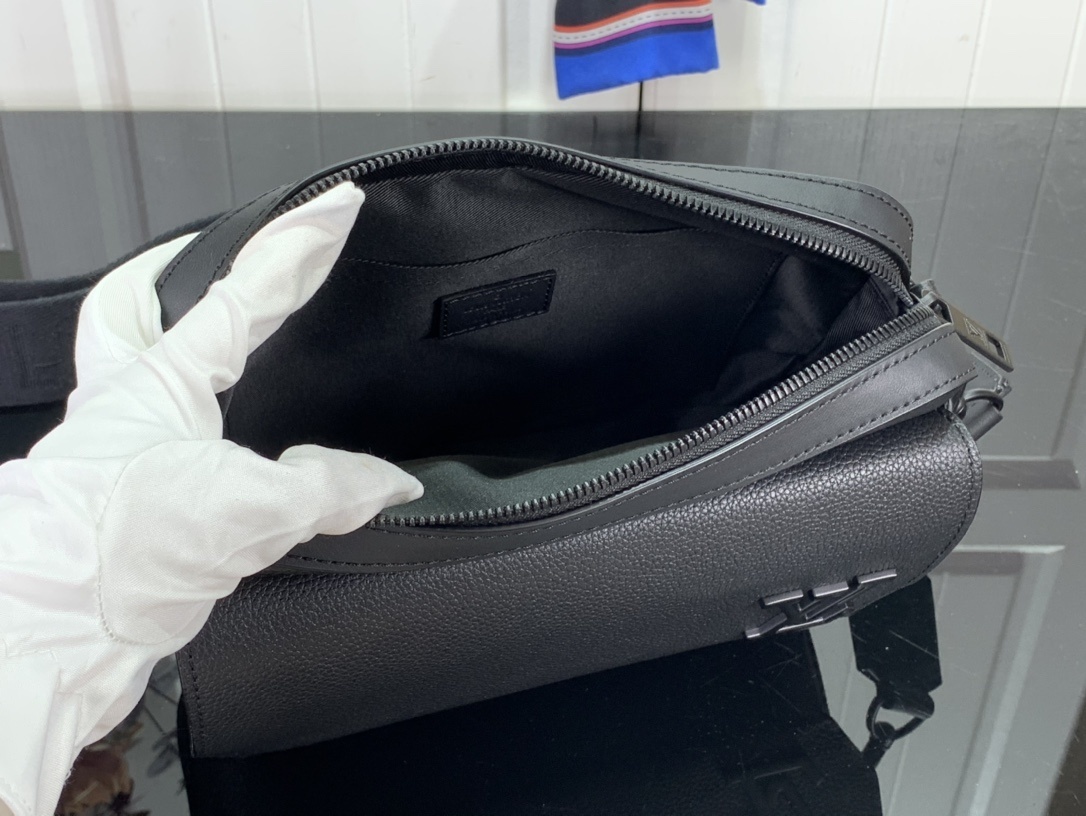 LV Shoulder bag m22482 