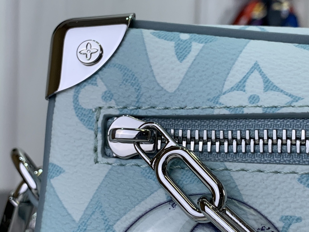 LV Shoulder bag M22588A 