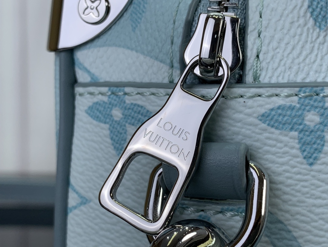 LV Shoulder bag M22588A 