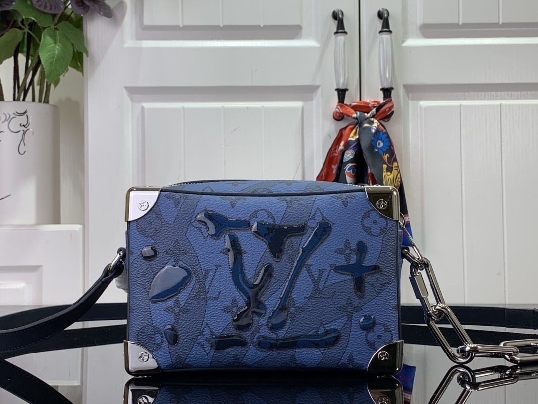 LV Shoulder bag M22588A 
