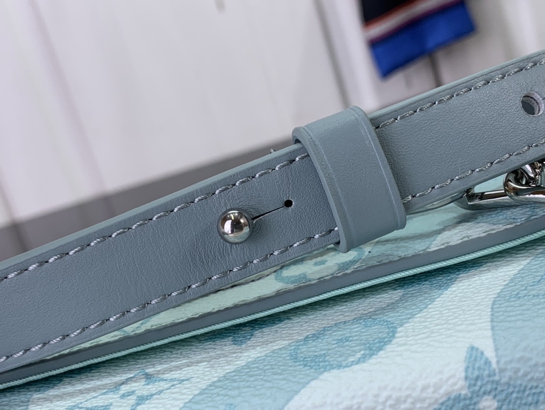 LV Shoulder bag m22637