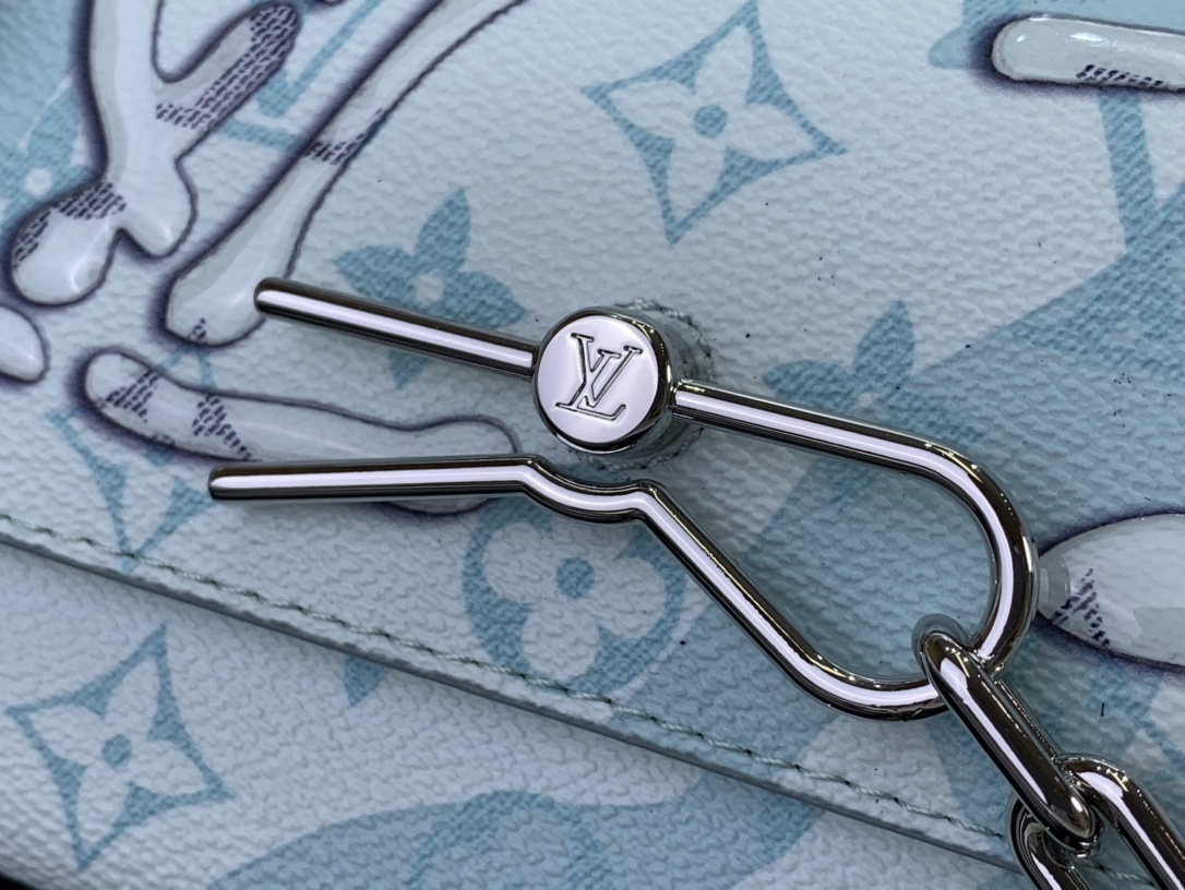 LV Shoulder bag m22637