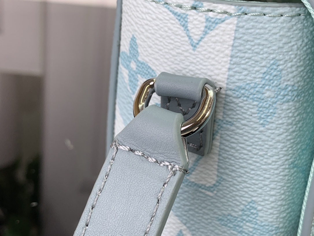 LV Shoulder bag m22637