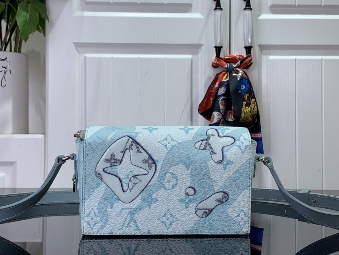 LV Shoulder bag m22637