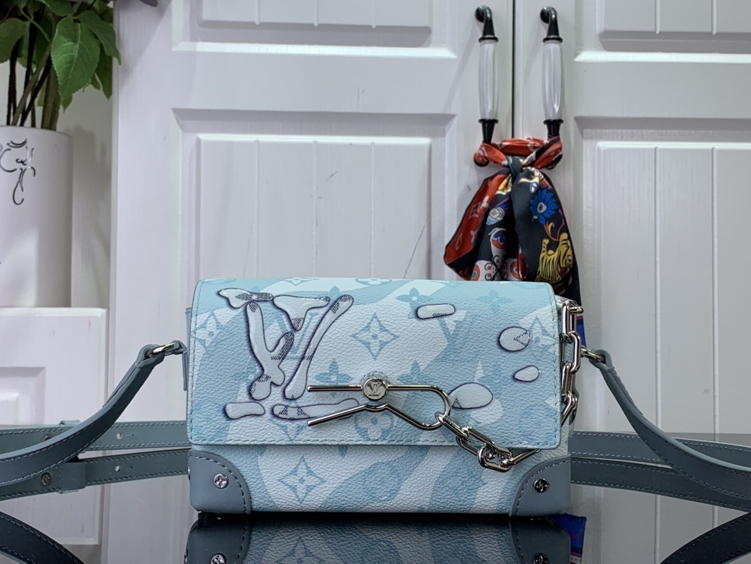 LV Shoulder bag m22637