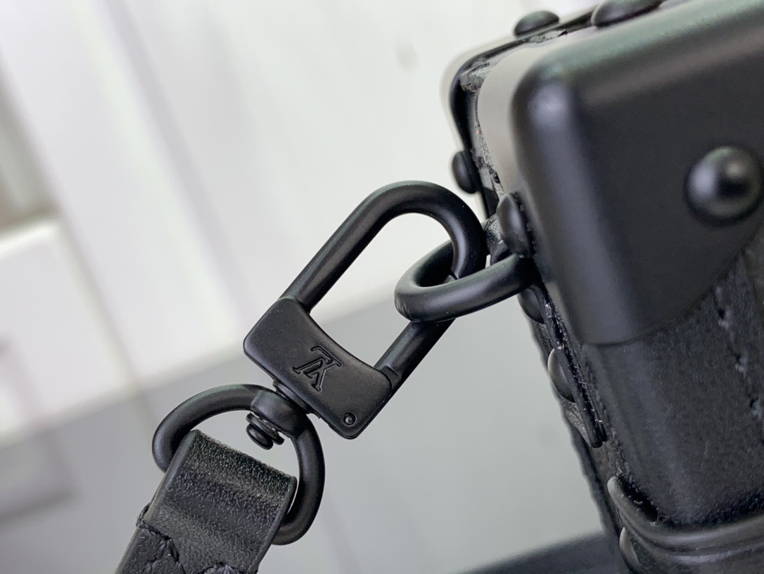 LV Shoulder bag m24303