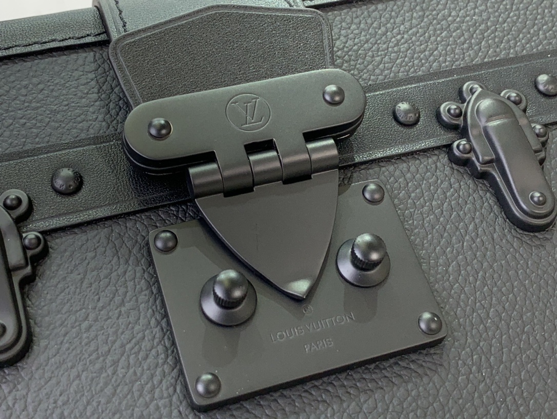 LV Shoulder bag m24303