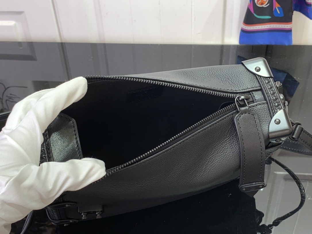 LV Shoulder bag m24309