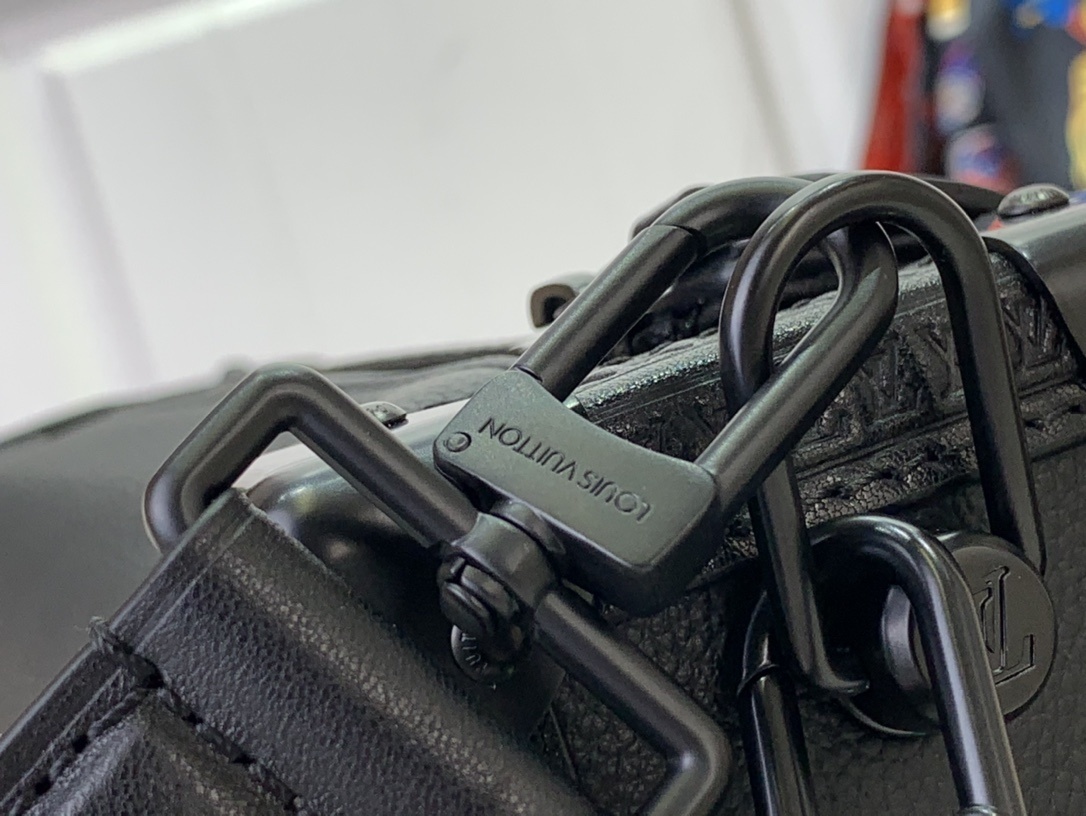 LV Shoulder bag m24309