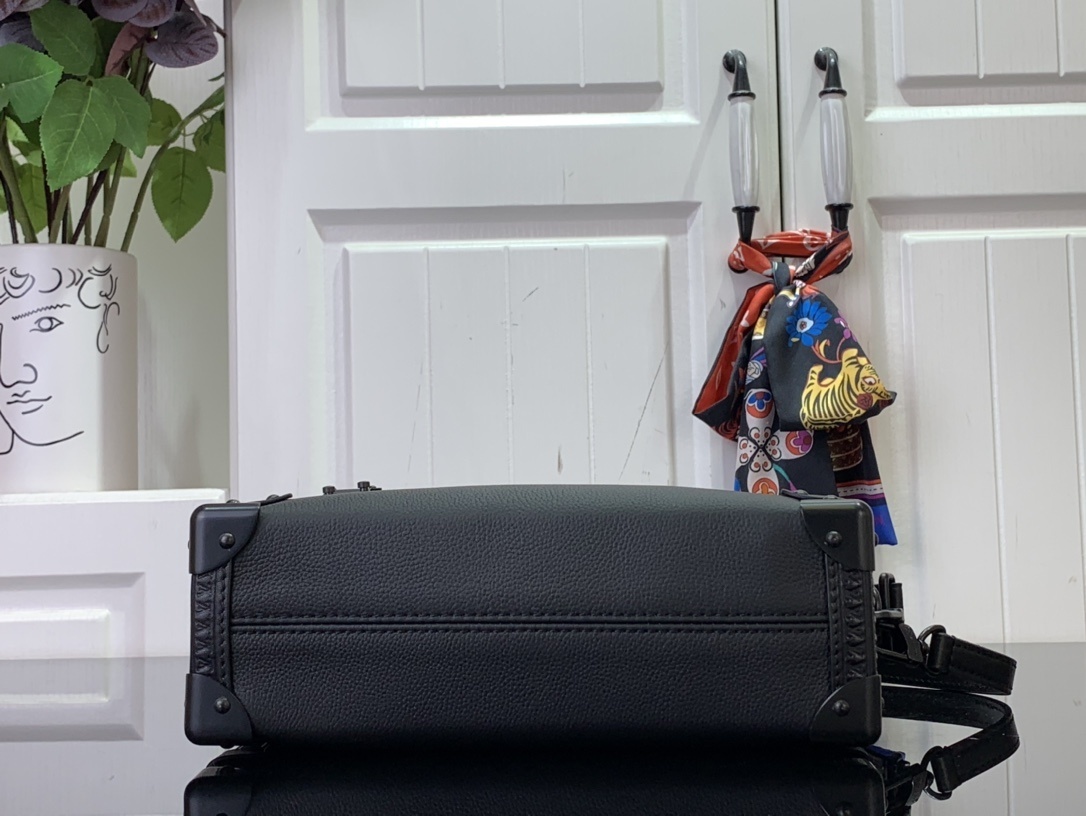 LV Shoulder bag m24309