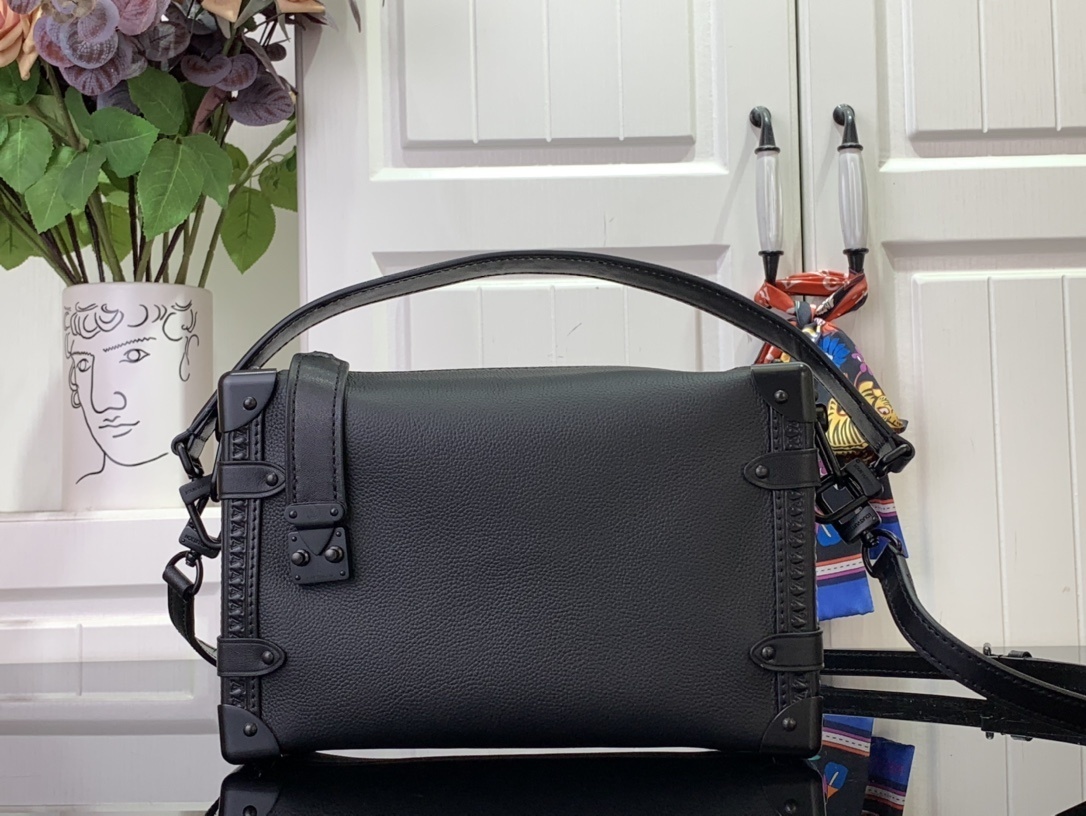 LV Shoulder bag m24309